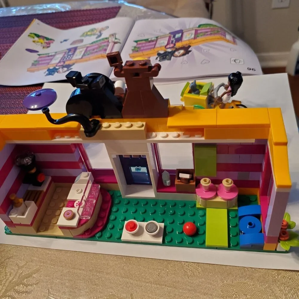 Lego 41699 Friends- Pet-Adoption Cafe 192 Pieces Building Toy Kit Set.